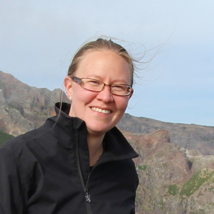 Marie Lenvik, sittandes på ett berg